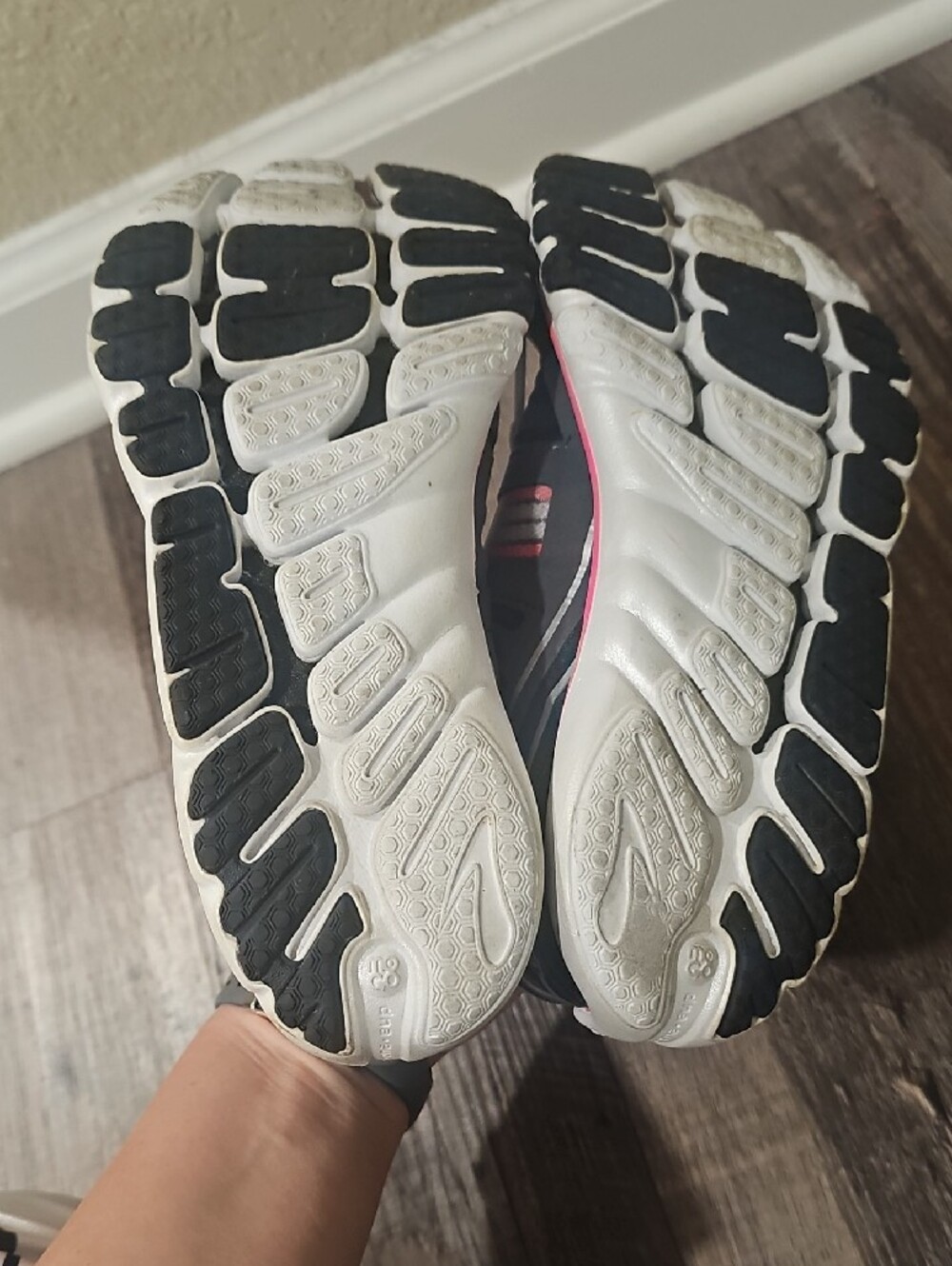 Brooks Pure Drift Dna Lightweight Running Shoes - Picture 5 of 5